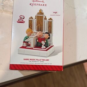 Hallmark Keepsake Peanuts Ornament HARK MUSIC FILLS THE AIR CHARLIE BROWN 2014